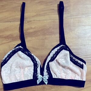 Betsy Johnson,light pink bralette, lace, Black,S=32C/30D,85% Nylon,15% spandex